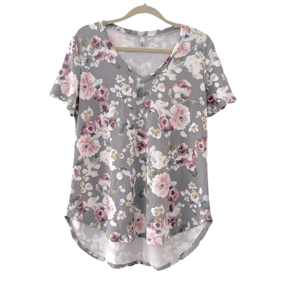 ACTING PRO • Floral Print Light Grey & Pink High-Low Short Sleeve Top Blouse - Picture 2 of 9